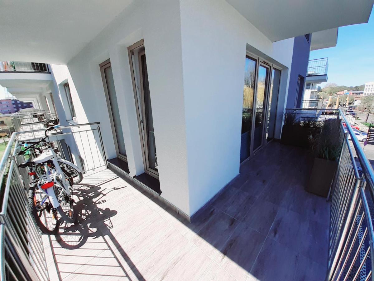 Appartement Apartament Kapitanski Mostek 17A Z Widokiem Na Port I Latarnie Morska Oraz Garazem à Kołobrzeg Extérieur photo