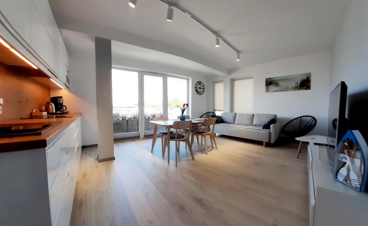 Appartement Apartament Kapitanski Mostek 17A Z Widokiem Na Port I Latarnie Morska Oraz Garazem à Kołobrzeg Extérieur photo